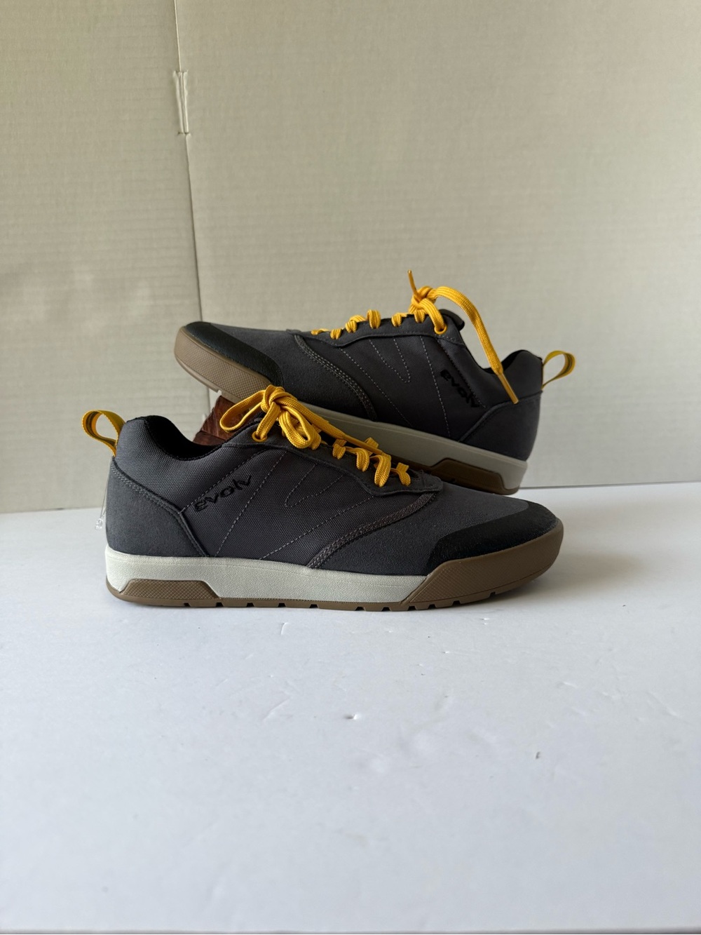 Evolv Rebel  Approach Sneakers Mens Size 7.5 Women 8.5 Gray/yellow No Box New